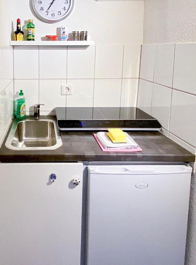 Modernes Zimmer Mit Kuechenzeile Und Bad Denkte Εξωτερικό φωτογραφία